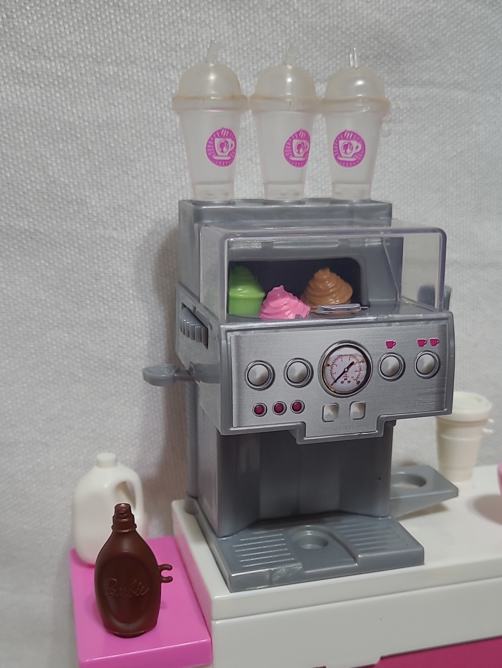 Barbie Year 2019 You Can Be Anything Coffee Shop Playset W/ Curvy Barbie Doll - Picture 3 of 12